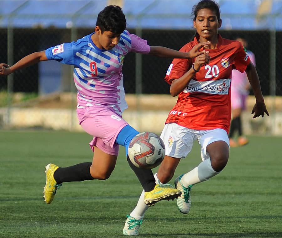 ಬೆಂಗಳೂರಿನಲ್ಲಿ ನಡೆದ ವಿಮೆನ್ಸ್ ಫುಟ್‌ಬಾಲ್ ಲೀಗ್ ಟೂರ್ನಿಯ ಪಂದ್ಯವೊಂದರ ನೋಟ –ಪ್ರಜಾವಾಣಿ ಚಿತ್ರ