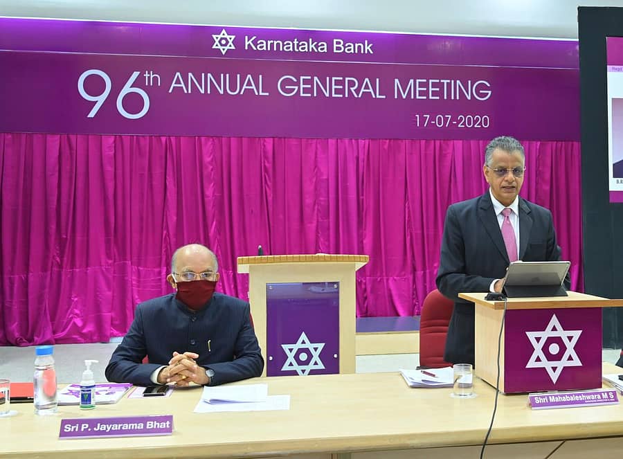 ಕರ್ಣಾಟಕ ಬ್ಯಾಂಕಿನ ಆಡಳಿತ ಮಂಡಳಿಯ 96ನೇ ವಾರ್ಷಿಕ ಮಹಾಸಭೆ ಶುಕ್ರವಾರ ನಡೆಯಿತು. ವೆಬೆಕ್ಸ್ ಮೂಲಕ ನಡೆದ ಸಭೆಯಲ್ಲಿ ಬ್ಯಾಂಕಿನ ವ್ಯವಸ್ಥಾಪಕ ನಿರ್ದೇಶಕ, ಸಿಇಒ ಮಹಾಬಲೇಶ್ವರ ಎಂ.ಎಸ್. ಮಾತನಾಡಿದರು. ಬ್ಯಾಂಕ್ ಅಧ್ಯಕ್ಷ ಪಿ. ಜಯರಾಮ್ ಭಟ್ ಇದ್ದರು.
