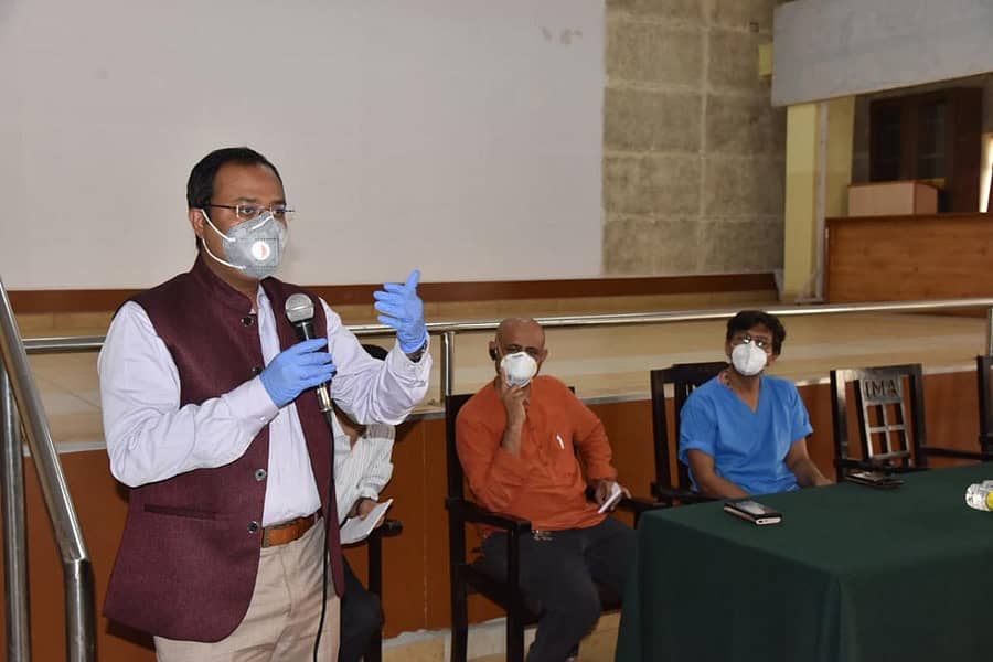 ಖಾಸಗಿ ಆಸ್ಪತ್ರೆ ಮುಖ್ಯಸ್ಥರೊಂದಿಗೆ ನಡೆದ ಸಭೆಯಲ್ಲಿ ಜಿಲ್ಲಾಧಿಕಾರಿ ನಿತೇಶ್ ಪಾಟೀಲ ಮಾತನಾಡಿದರು