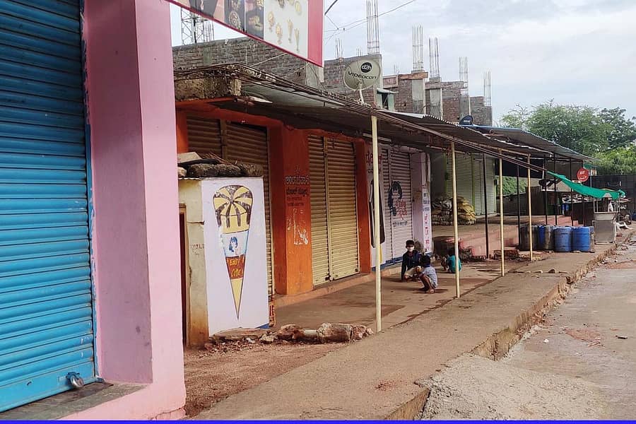 ಕಕ್ಕೇರಾ ಪಟ್ಟಣದಲ್ಲಿ ಅಂಗಡಿ ಮುಂಗಟ್ಟುಗಳನ್ನು ಮುಚ್ಚಲಾಗಿತ್ತು