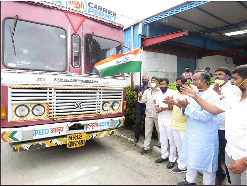 ಹಾಸಿಗೆಯನ್ನು ಕೊಂಡೊಯ್ಯುತ್ತಿರುವ ಟ್ರಕ್ (ಟ್ವಿಟರ್ ಚಿತ್ರ)