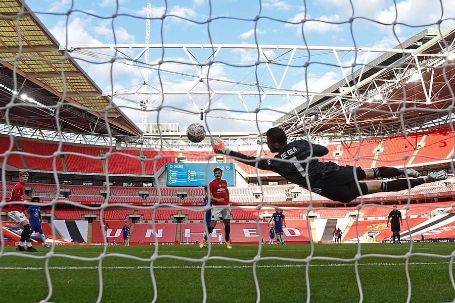 ಮ್ಯಾಂಚೆಸ್ಟರ್ ಯುನೈಟೆಡ್ನ ಗೋಲ್ ಕೀಪರ್ ಡೇವಿಡ್ ಡೀ ಗೀ ಚೆಂಡನ್ನು ತಡೆಯಲು ಪ್ರಯತ್ನಿಸಿದರು –ಎಎಫ್ಪಿ ಚಿತ್ರ