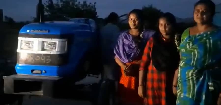 ನಟ ಸೋನು ಸೂದ್ ಕೊಡಿಸಿದ ಟ್ರಾಕ್ಟರ್‌ನೊಂದಿಗೆ ರೈತರ ಕುಟುಂಬ