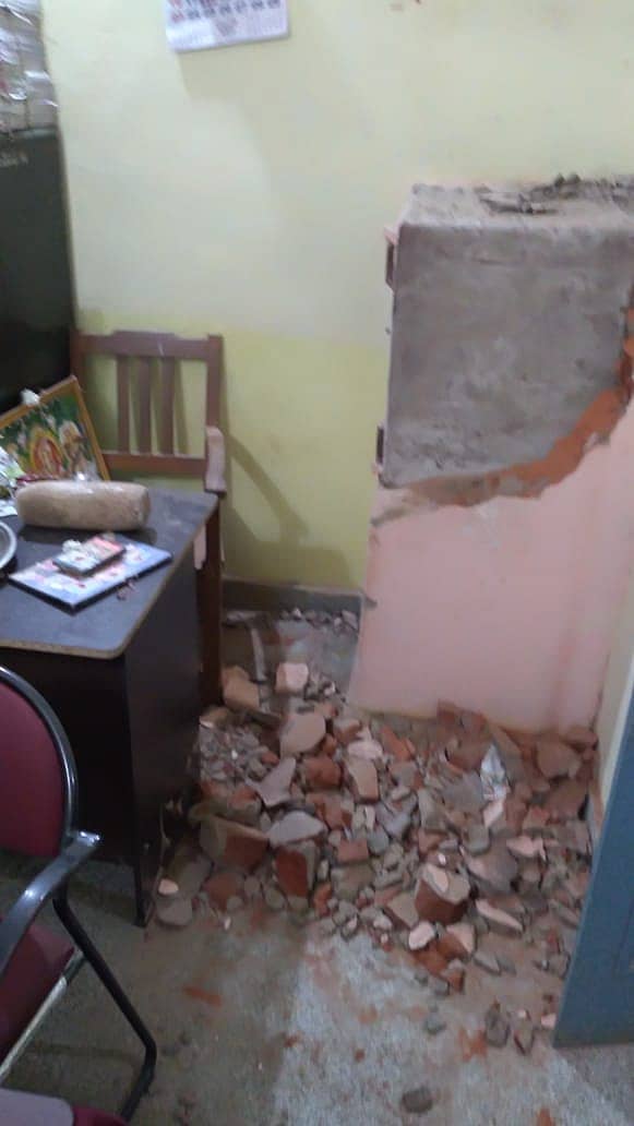 ಗೋಡೆ ಕೊರೆದಿರುವ ದೃಶ್ಯ