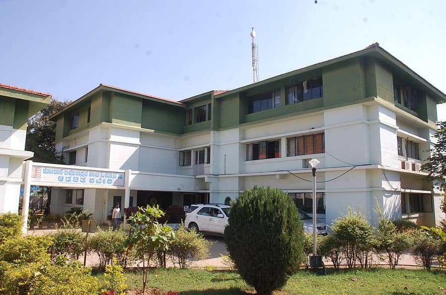 ಕೋಲಾರದಲ್ಲಿರುವ ಕೋಚಿಮುಲ್ ಆಡಳಿತ ಕಚೇರಿಯ ಹೊರ ನೋಟ.