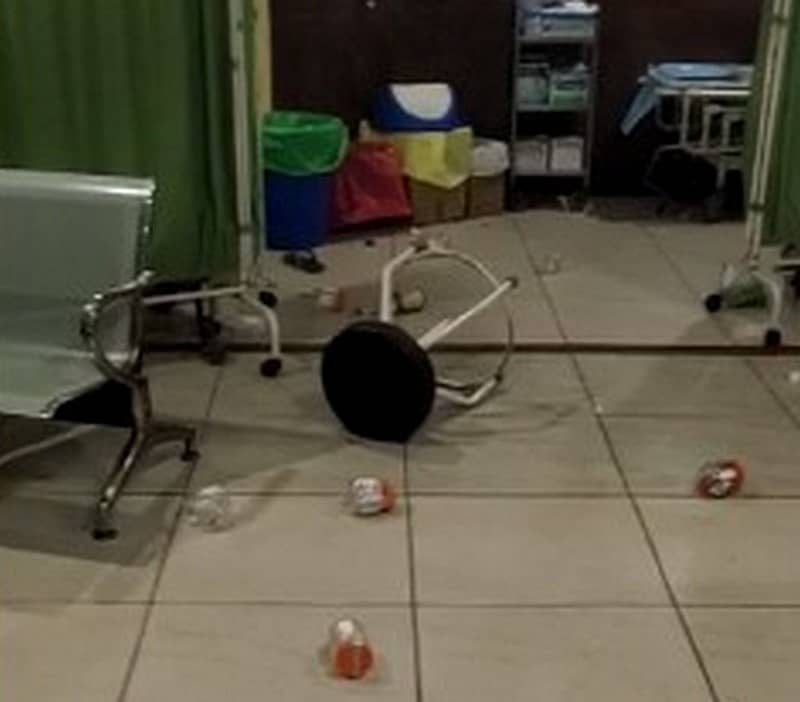 ಜಯದೇವ ಆಸ್ಪತ್ರೆಯ ಪೀಠೋಪಕರಣಗಳನ್ನು ಚಿಲ್ಲಾಪಿಲ್ಲಿ ಮಾಡಿರುವುದು