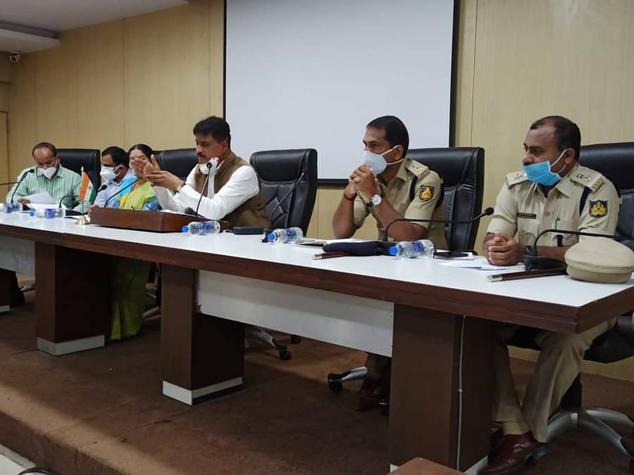 ಬೆಳಗಾವಿಯಲ್ಲಿ ಸೋಮವಾರ ನಡೆದ ಸ್ವಾತಂತ್ರ್ಯ ದಿನಾಚರಣೆ ಪೂರ್ವಭಾವಿ ಸಭೆಯಲ್ಲಿ ಜಿಲ್ಲಾಧಿಕಾರಿ ಎಂ.ಜಿ. ಹಿರೇಮಠ ಮಾತನಾಡಿದರು