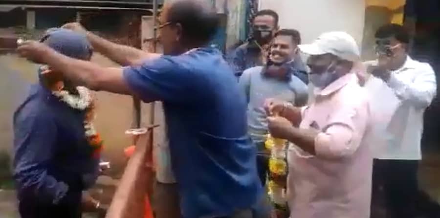 ಬೆಳಗಾವಿಯಲ್ಲಿ ಕೋವಿಡ್-19 ಗೆದ್ದ ವ್ಯಕ್ತಿಗೆ ಸಂಭ್ರಮದ ಸ್ವಾಗತ