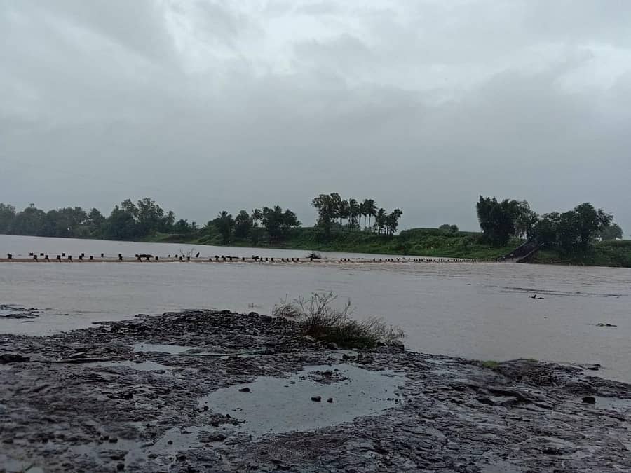 ಚಿಕ್ಕೋಡಿ ತಾಲ್ಲೂಕಿನ ಕಲ್ಲೋಳ-ಯಡೂರ ಸೇತುವೆ ಮುಳುಗಡೆಯಾಗಿದೆ