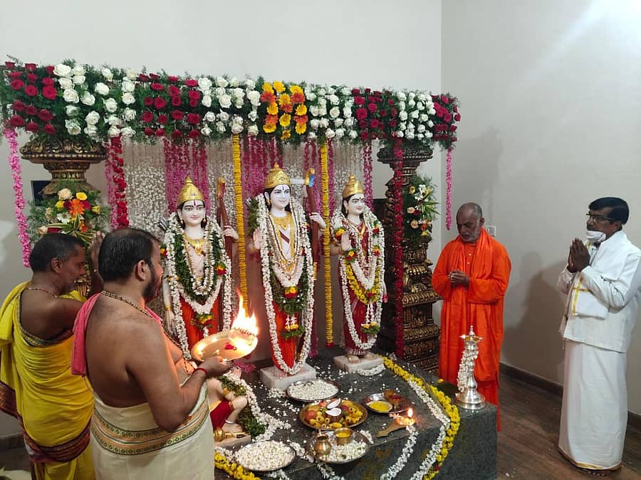 ಧರ್ಮಸ್ಥಳದ ಕನ್ಯಾಡಿ ರಾಮಕ್ಷೇತ್ರದಲ್ಲಿ ಬುಧವಾರ ರಾಮ ಮತ್ತು ಪರಿವಾರ ಹಾಗೂ ನಾರಾಯಣ ಗುರುಗಳ ಮೂರ್ತಿ ಪ್ರತಿಷ್ಠಾಪನೆ ನಡೆಯಿತು