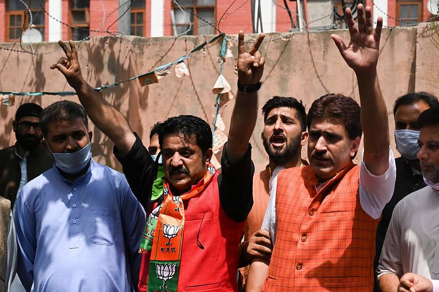 ಶ್ರೀನಗರದಲ್ಲಿ ಬಿಜೆಪಿ ಕಾರ್ಯಕರ್ತರು ಘೋಷಣೆ ಕೂಗಿ, ಸಂಭ್ರಮಿಸಿದರು– ಎಎಫ್ಪಿ ಚಿತ್ರ