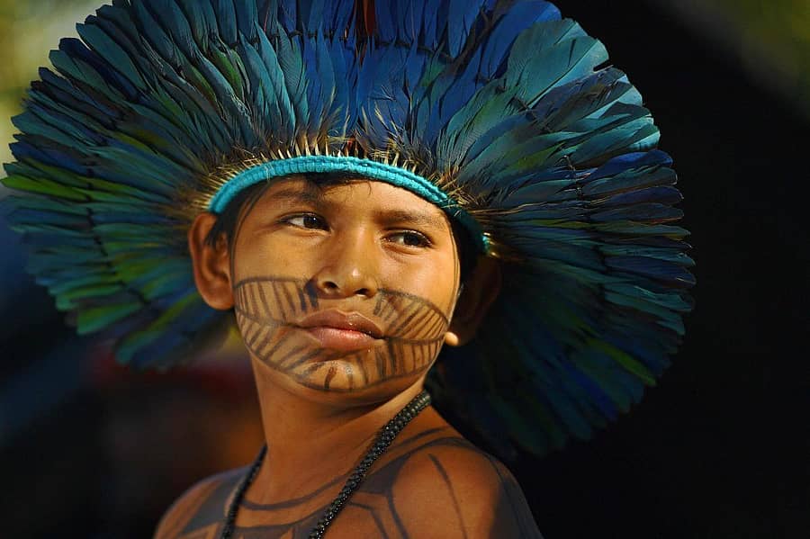 ಸಾಂಪ್ರದಾಯಿಕ ದಿರಿಸಿನಲ್ಲಿ ಬ್ರೆಜಿಲ್ನ ಬುಡಕಟ್ಟು ಜನಾಂಗದ ಪೋರ