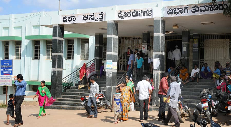 ತುಮಕೂರು ಜಿಲ್ಲಾ ಆಸ್ಪತ್ರೆಯ ಹೊರನೋಟ