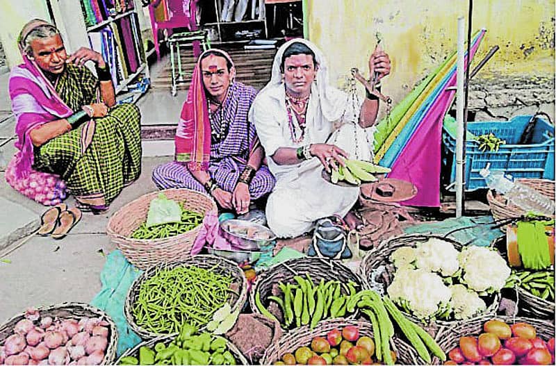 ಸುರಪುರ ನಗರದ ಡೋಣಗೇರೆಯವರಾದ ಭೀಮಣ್ಣ ಪೂಜಾರಿ ತಮ್ಮಂತೆ ನಾಲ್ಕು ಜನ ಜೋಗತಿಯರಿಗೆ ತರಕಾರಿ, ಹಣ್ಣು ಹಂಪಲು ವ್ಯಾಪಾರದಲ್ಲಿ ತೊಡಗಿಕೊಳ್ಳುವಂತೆ ಮಾಡಿದ್ದಾರೆ