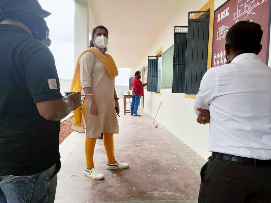 ಜಿಲ್ಲಾ ಪಂಚಾಯಿತಿ ಸಿಇಒ ಬಿ.ಫೌಜಿಯಾ ತರನ್ನುಮ್ ಅವರು ಮುದ್ದೇನಹಳ್ಳಿಯ ಸರ್ಕಾರಿ ಪ್ರೌಢಶಾಲೆಯಲ್ಲಿ ನಡೆದ ಕಾಮಗಾರಿ ವೀಕ್ಷಿಸಿದರು.