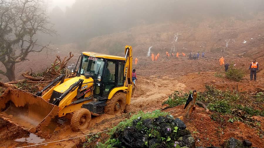 ಕೊಡಗು ಜಿಲ್ಲೆಯ ತಲಕಾವೇರಿಯ ಬ್ರಹ್ಮಗಿರಿಯಲ್ಲಿ ನಡೆಯುತ್ತಿರುವ ಶೋಧ ಕಾರ್ಯ