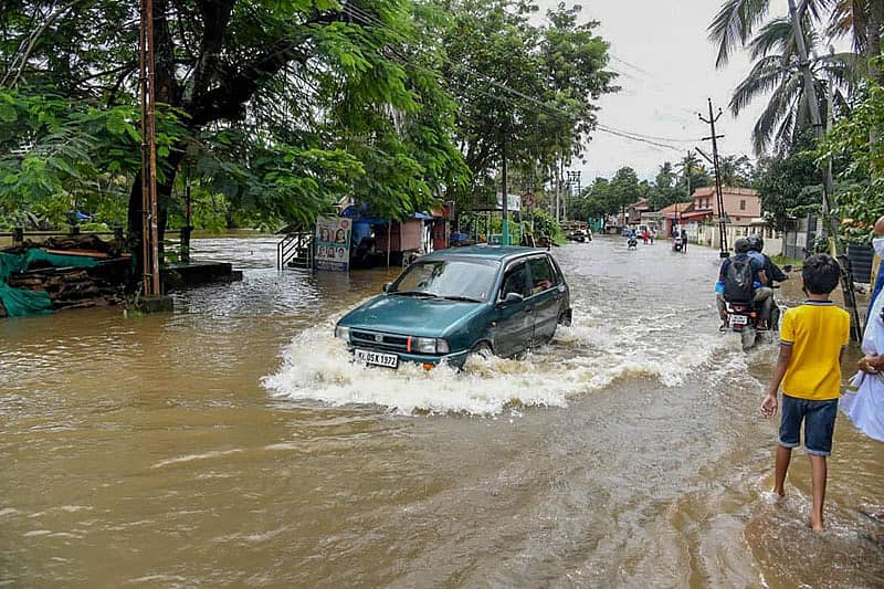 ಕೇರಳದ ಕೋಟ್ಟಯಂ ಜಿಲ್ಲೆಯಲ್ಲಿ ಶನಿವಾರ ಕಂಡು ಬಂದ ದೃಶ್ಯ (ಕೃಪೆ: ಪಿಟಿಐ)