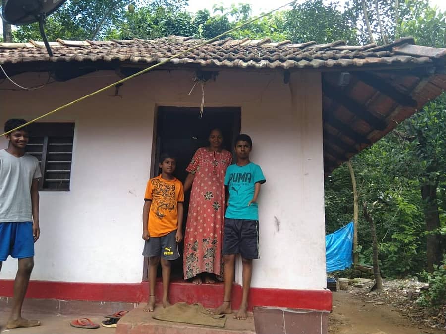 ಬಂಟ್ವಾಳ ತಾಲ್ಲೂಕಿನ ಕಂಚಿಕಾರ ಪೇಟೆಯಲ್ಲಿನ ತನ್ನ ಮನೆಯಲ್ಲಿ ಕೌಶಿಕ್ ಆಚಾರ್ಯ