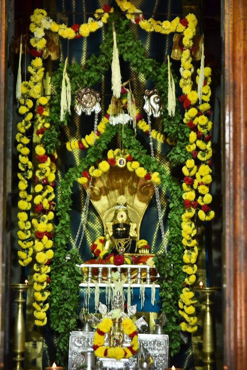 ಹುಬ್ಬಳ್ಳಿಯ ದೇಶಪಾಂಡೆ ನಗರದ ಕೃಷ್ಣ ದೇವಸ್ಥಾನದಲ್ಲಿ ಕೃಷ್ಣಮೂರ್ತಿಗೆ ಅಲಂಕಾರ ಮಾಡಲಾಗಿತ್ತು