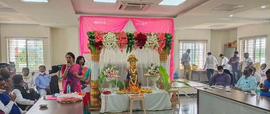 ಕೋಲಾರ ಜಿಲ್ಲಾಡಳಿತ ಭವನದಲ್ಲಿ ಮಂಗಳವಾರ ನಡೆದ ಕೃಷ್ಣ ಜನ್ಮಾಷ್ಟಮಿ ಕಾರ್ಯಕ್ರಮದಲ್ಲಿ ಜಿಲ್ಲಾಧಿಕಾರಿ ಸಿ.ಸತ್ಯಭಾಮ ಮಾತನಾಡಿದರು.