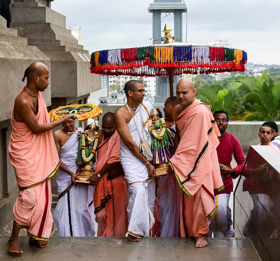 ಕೃಷ್ಣಜನ್ಮಾಷ್ಟಮಿ ಪ್ರಯುಕ್ತ ಇಸ್ಕಾನ್‌ ದೇವಸ್ಥಾನದಲ್ಲಿ ಕೃಷ್ಣ–ರಾಧೆ ಮೂರ್ತಿಯ ಮೆರವಣಿಗೆ ನಡೆಯಿತು  –ಪ್ರಜಾವಾಣಿ ಚಿತ್ರ/ ಬಿ.ಎಚ್. ಶಿವಕುಮಾರ್‌