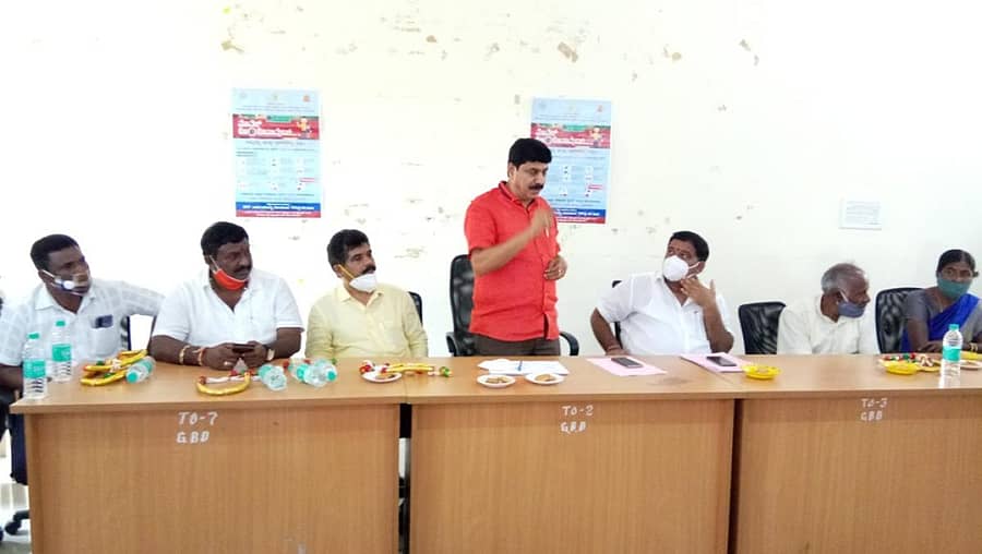 ಗುಡಿಬಂಡೆ ಪಟ್ಟಣದ ತಾಲ್ಲೂಕು ಕಚೇರಿ ಸಭಾಂಗಣದಲ್ಲಿ ನಡೆದ ಕಾರ್ಯಕ್ರಮದಲ್ಲಿ ಶಾಸಕ ವೈ.ಎ.ನಾರಾಯಣಸ್ವಾಮಿ ಮಾತನಾಡಿದರು