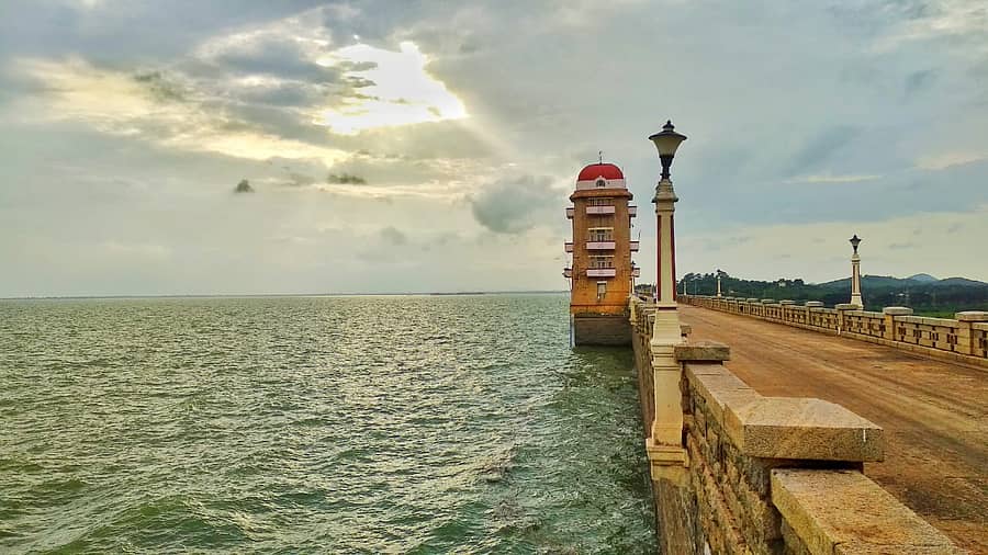 ತುಂಬುವ ಸನಿಹಕ್ಕೆ ಬಂದಿರುವ ಹೊಸಪೇಟೆ ಸಮೀಪದ ತುಂಗಭದ್ರಾ ಜಲಾಶಯ