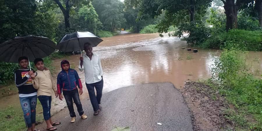 ಕಂಬಾರಗಣವಿ ರಸ್ತೆ ಸಂಪರ್ಕ ಕಡಿತವಾಗಿರುವುದು