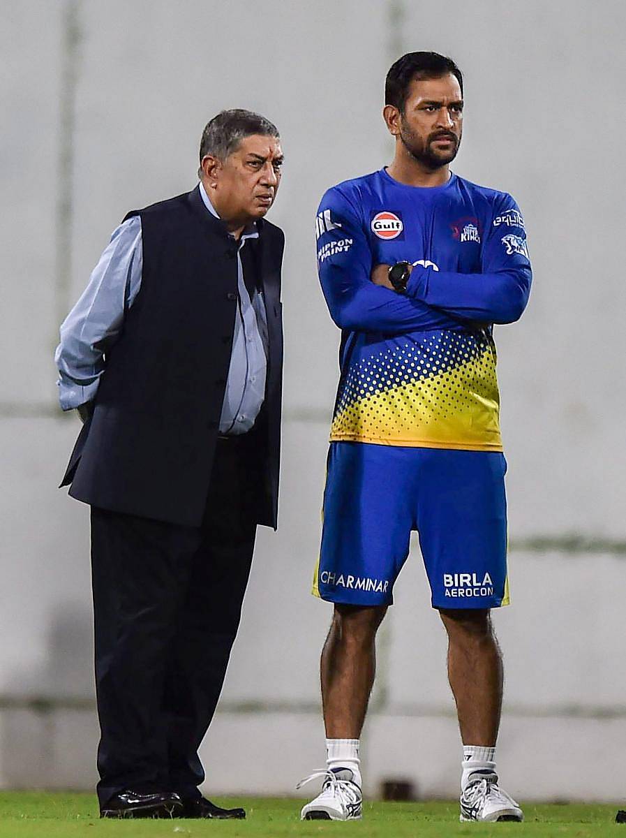 ಎನ್. ಶ್ರೀನಿವಾಸನ್ ಮತ್ತು ಮಹೇಂದ್ರಸಿಂಗ್ ಧೋನಿ