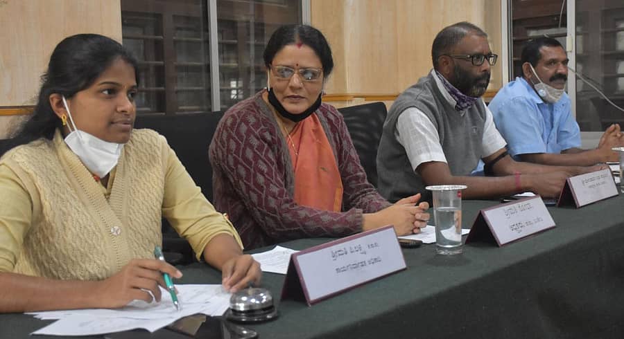 ಮಡಿಕೇರಿಯ ತಾಲ್ಲೂಕು ಪಂಚಾಯಿತಿ ಸಭಾಂಗಣದಲ್ಲಿ ಮಂಗಳವಾರ ಅಧ್ಯಕ್ಷೆ ತೆಕ್ಕಡೆ ಶೋಭಾ ಮೋಹನ್ ಅಧ್ಯಕ್ಷತೆಯಲ್ಲಿ ಸಭೆ ನಡೆಯಿತು