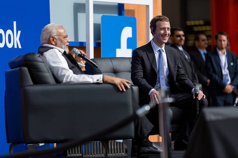 ಕಾರ್ಯಕ್ರಮವೊಂದರಲ್ಲಿ ಪ್ರಧಾನಿ ನರೇಂದ್ರ ಮೋದಿ ಮತ್ತು ಫೇಸ್ಬುಕ್ ಸಂಸ್ಥಾಪಕ ಮಾರ್ಕ್ ಜುಕರ್ಬರ್ಗ್ (ಚಿತ್ರ:facebook.com/ankhid)