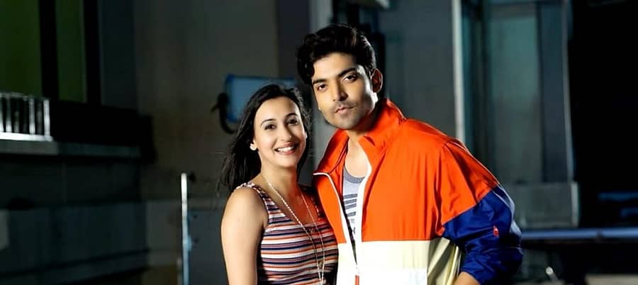 ದಿ ವೈಫ್‌ ಚಿತ್ರದಲ್ಲಿ ಸಯಾನಿ ದತ್ತಾ ಮತ್ತು ಗುರ್ಮೀತ್‌ ಚೌಧರಿ