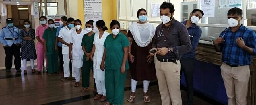 ವೆನ್ಲಾಕ್ ಆಸ್ಪತ್ರೆಯ ವೈದ್ಯಕೀಯ ತಂಡ ಮಗುವನ್ನು ಬೀಳ್ಕೊಟ್ಟ ಕ್ಷಣ