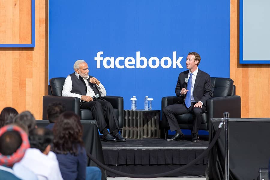 ಕಾರ್ಯಕ್ರಮವೊಂದರಲ್ಲಿ ಪ್ರಧಾನಿ ನರೇಂದ್ರ ಮೋದಿ ಮತ್ತು ಫೇಸ್ಬುಕ್ ಸಂಸ್ಥಾಪಕ ಮಾರ್ಕ್ ಜುಕರ್ಬರ್ಗ್ (ಚಿತ್ರ: facebook.com/ankhid)