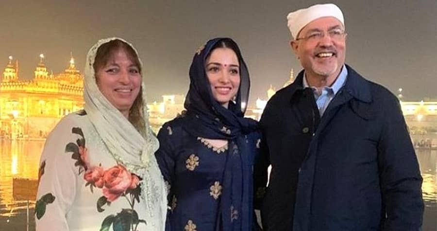 ಅಮ್ಮ ಮತ್ತು ಅಪ್ಪನ ಜೊತೆಗೆ ನಟಿ ತಮನ್ನಾ ಭಾಟಿಯಾ