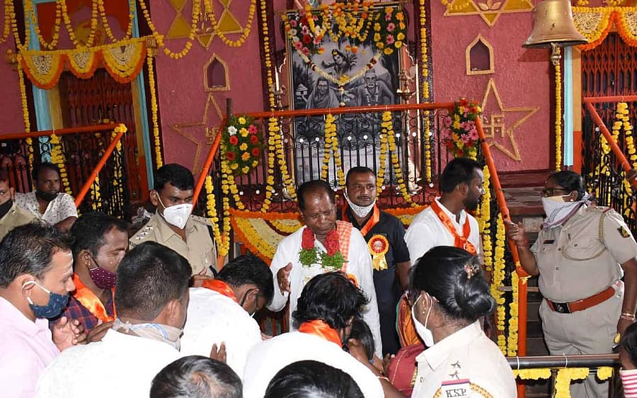 ಬೀದರ್ ತಾಲ್ಲೂಕಿನ ರೇಕುಳಗಿಯ ಶಂಭುಲಿಂಗೇಶ್ವರ ದೇವಸ್ಥಾನದಲ್ಲಿ ಎನ್.ಬಿ. ರೆಡ್ಡಿ ಗುರೂಜಿ ಅವರ ನೇತೃತ್ವದಲ್ಲಿ ವಿಶೇಷ ಪೂಜೆ ಕಾರ್ಯಕ್ರಮ ನಡೆಯಿತು