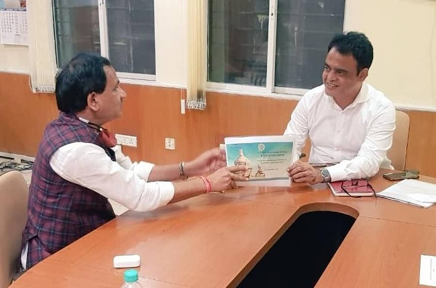 ಸಂಸದ ಭಗವಂತ ಖೂಬಾ ಅವರು ಬೆಂಗಳೂರಿನಲ್ಲಿ ಶುಕ್ರವಾರ ಉಪಮುಖ್ಯಮಂತ್ರಿ ಡಾ. ಸಿ.ಎನ್. ಅಶ್ವಥ್ ನಾರಾಯಣ ಅವರನ್ನು ಭೇಟಿ ಮಾಡಿ ಬೀದರ್‌ನಲ್ಲಿ ಐಟಿ, ಬಿಟಿ ಕಂಪನಿಗಳನ್ನು ಸ್ಥಾಪಿಸುವಂತೆ ಮನವಿ ಮಾಡಿದರು