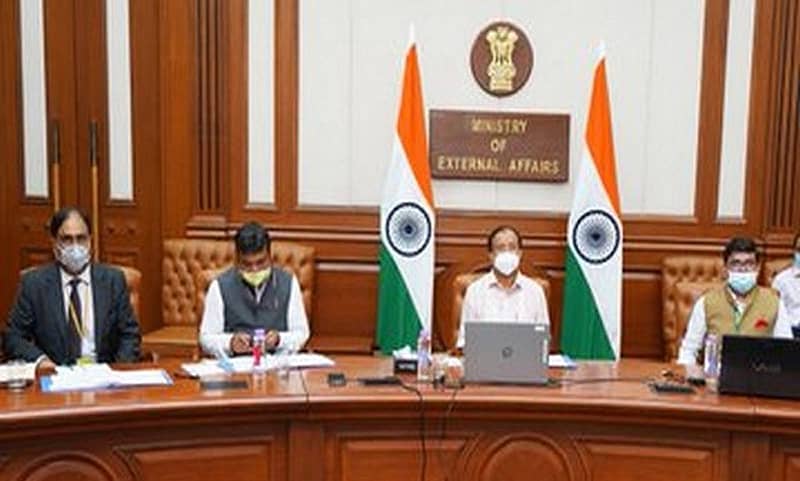 ಸಚಿವ ವಿ.ಮುರಳೀಧರನ್ ಅವರು ಸಭೆಯಲ್ಲಿ ಮಾತನಾಡುತ್ತಿರುವುದು.