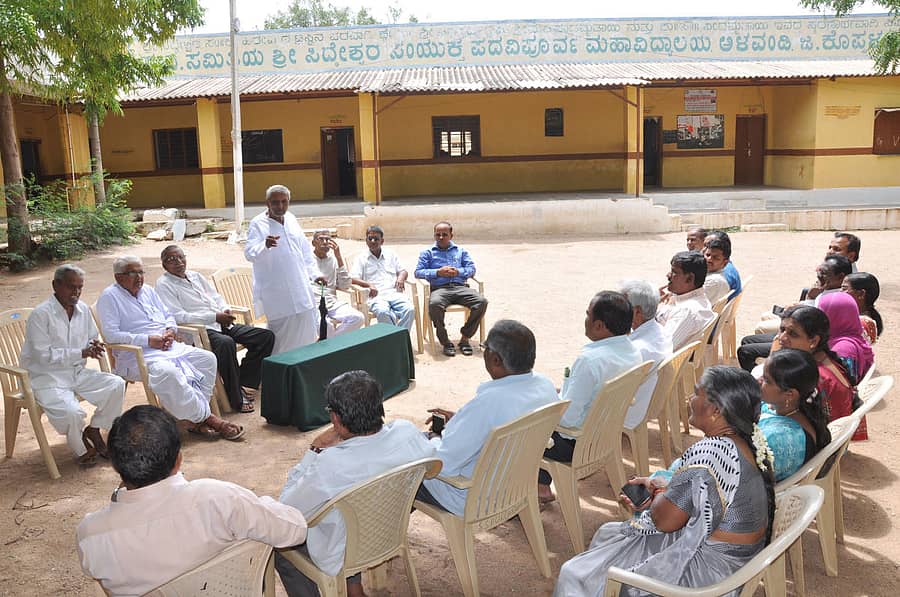 ಶಿಕ್ಷಕ ವೃಂದದ ಇಂತಹ ಚರ್ಚೆಗಳು ಅಳವಂಡಿ ಶಾಲಾ ಆವರಣದಲ್ಲಿ ಸಾಮಾನ್ಯ