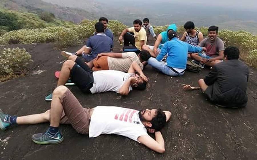 ಮೂಡಿಗೆರೆ ತಾಲ್ಲೂಕಿನ ಕುಂಬರಡಿ ಗ್ರಾಮದ ಬಳಿ ಕಾಣಿಸಿಕೊಂಡ ಪ್ರವಾಸಿಗರು.