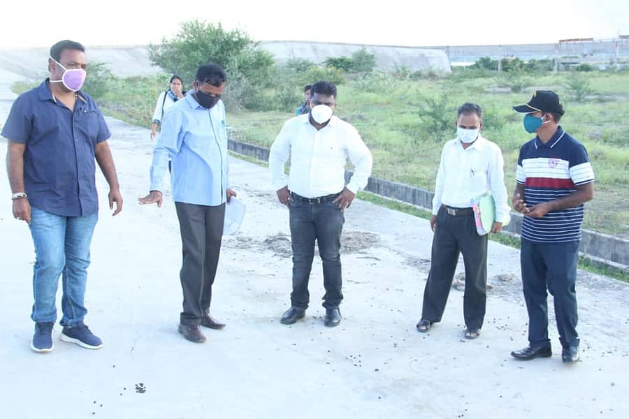 ವಿಜಯಪುರ ನಗರದ ಭೂತನಾಳ ಹತ್ತಿರ ನಿರ್ಮಾಣದ ಹಂತದಲ್ಲಿರುವ ಸೈಕ್ಲಿಂಗ್ ವೆಲೊಡ್ರಮ್ ಕಾಮಗಾರಿಯನ್ನು ಜಿಲ್ಲಾಧಿಕಾರಿ ಪಿ. ಸುನಿಲ್ ಕುಮಾರ್ ಪರಿಶೀಲಿಸಿದರು