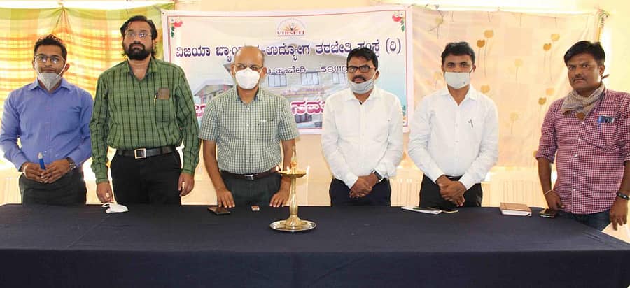 ಬರೋಡಾ ಗ್ರಾಮೀಣ ಸ್ವ ಉದ್ಯೋಗ ಸಂಸ್ಥೆ ದೇವಗಿರಿಯ ಆರ್ಸೆಟ್ ತರಬೇತಿ ಸಭಾಂಗಣದಲ್ಲಿ ಆಡು ಹಾಗೂ ಕುರಿ ಸಾಕಾಣಿಕೆ ತರಬೇತಿ ಕಾರ್ಯಕ್ರಮದ ಉದ್ಘಾಟನೆ ಸೋಮವಾರ ನೆರವೇರಿತು