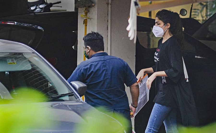 ವಿಚಾರಣೆಗೆ ಹಾಜರಾದ ನಟಿ ರಿಯಾ ಚಕ್ರವರ್ತಿ -ಪಿಟಿಐ ಚಿತ್ರ