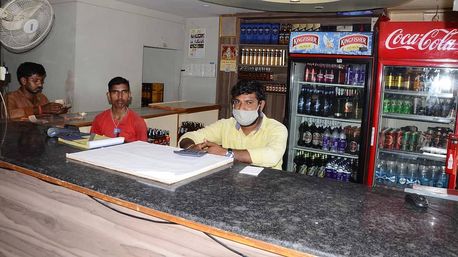 ಯಾದಗಿರಿಯ ಬಾರ್‌, ರೆಸ್ಟೊರೆಂಟ್‌ನ ಚಿತ್ರ