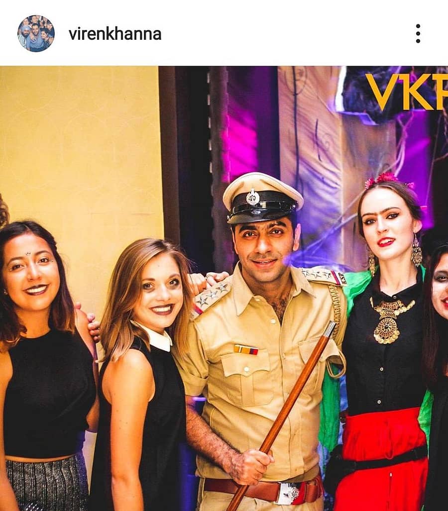 ಪೊಲೀಸ್ ಸಮವಸ್ತ್ರದಲ್ಲಿ ಯುವತಿಯರ ಜೊತೆ ಇರುವ ವಿರೇನ್ ಖನ್ನಾ