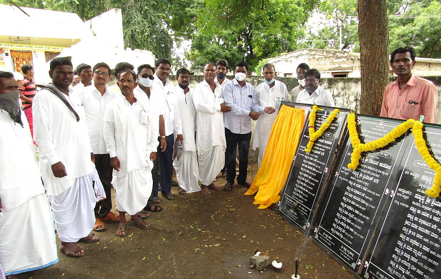 ಚಿತ್ತಾಪುರದ ಫತ್ತುನಾಯಕ ತಾಂಡಾದಲ್ಲಿ ಅಭಿವೃದ್ಧಿ ಕಾಮಗಾರಿಗೆ ಜಿ.ಪಂ ಸದಸ್ಯ ಶಿವರುದ್ರ ಭೀಣಿ, ತಾ.ಪಂ.ಅಧ್ಯಕ್ಷ ಜಗದೇವರೆಡ್ಡಿ ಪಾಟೀಲ್ ಚಾಲನೆ ನೀಡಿದರು