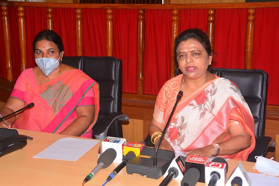 ಗುರುವಾರ ನಡೆದ ಪತ್ರಿಕಾಗೋಷ್ಠಿಯಲ್ಲಿ ರಾಜ್ಯ ಮಹಿಳಾ ಆಯೋಗದ ಅಧ್ಯಕ್ಷೆ ಆರ್. ಪ್ರಮೀಳಾ ನಾಯ್ಡು ಮಾತನಾಡಿದರು.