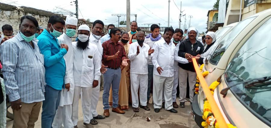 ವಾಡಿ ಪುರಸಭೆಗೆ ಮಂಜೂರಾದ 6 ಸಾಗಾಣಿಕೆ ವಾಹನಗಳನ್ನು ಪುರಸಭೆ ಅಧ್ಯಕ್ಷೆ ಝರಿನಾ ಬೇಗಂ ಉದ್ಘಾಟಿಸಿದರು