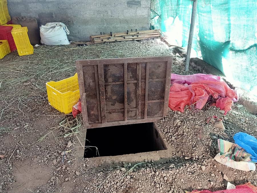 ಕಲಬುರ್ಗಿ ಜಿಲ್ಲೆ ಕಾಳಗಿಯ ಲಕ್ಷ್ಮಣನಾಯಕ ತಾಂಡಾದಲ್ಲಿ ಕೋಳಿ, ಕುರಿ ಸಾಕಾಣಿಕೆ ಶೆಡ್ನಲ್ಲಿ ನಿರ್ಮಿಸಿದ್ದ ಐದು ಅಡಿ ಆಳದ ಬಂಕರ್