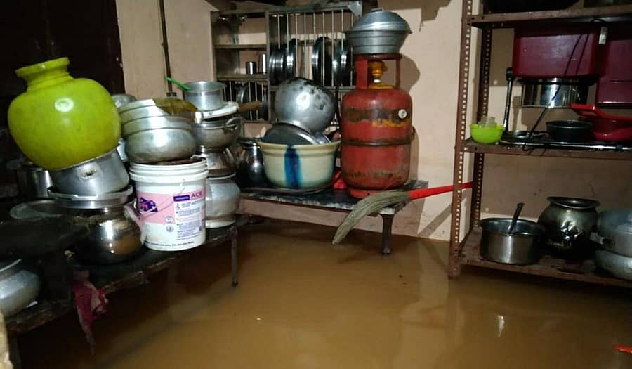 ಜಪ್ಪಿನಮೊಗರಿನಲ್ಲಿ ಮನೆಗಳಿಗೆ ನುಗ್ಗಿದ ನೀರು.